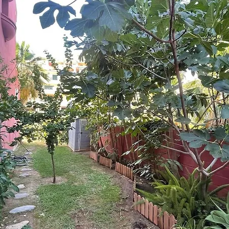 Casa De 3 Plantas, Con Jardin Y Vistas Al Golf