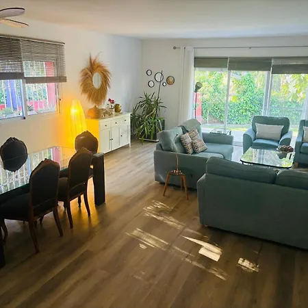 Casa de Férias Casa De 3 Plantas, Con Jardin Y Vistas Al Golf